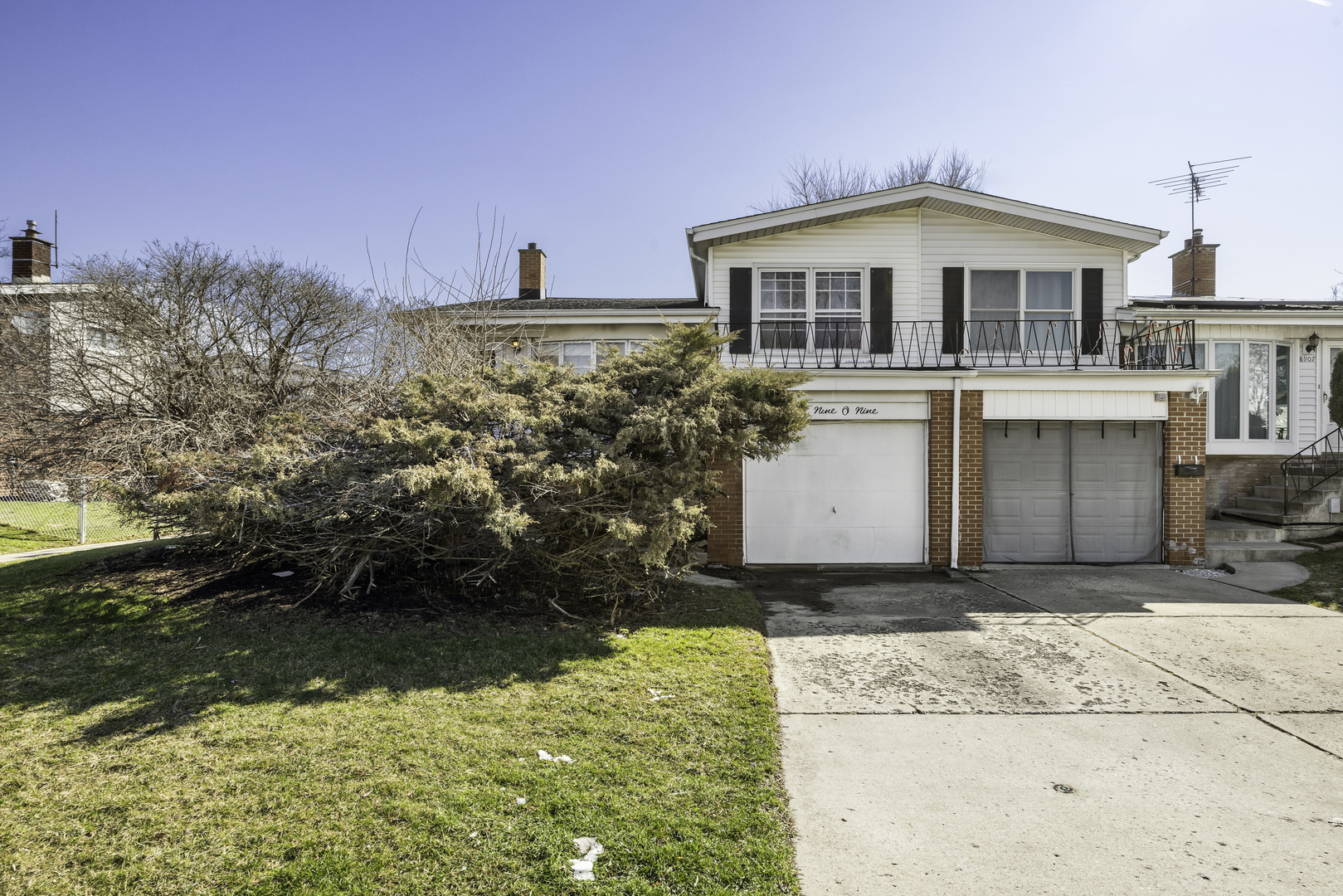 8909 Robin Drive, Des Plaines, IL 60016
