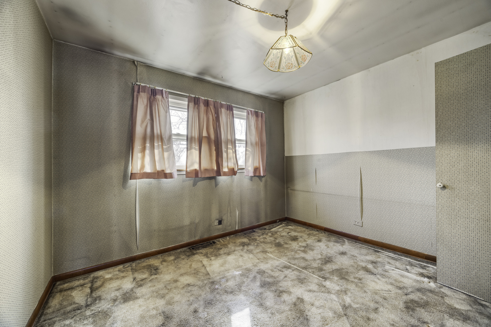 8909 Robin Drive, Des Plaines, IL 60016