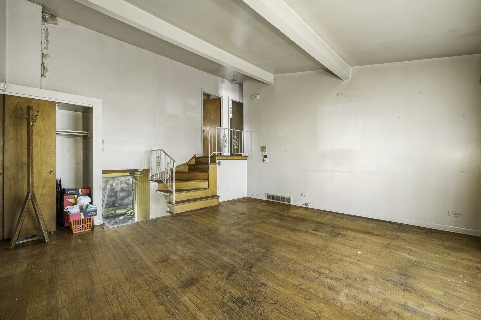 8909 Robin Drive, Des Plaines, IL 60016