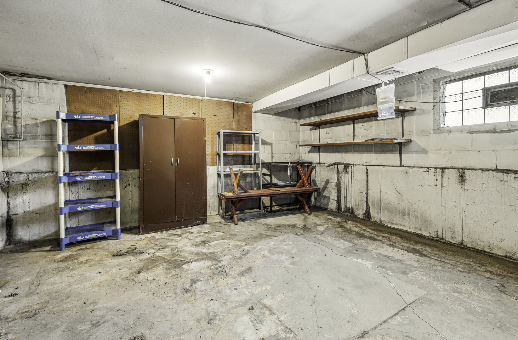 8909 Robin Drive, Des Plaines, IL 60016