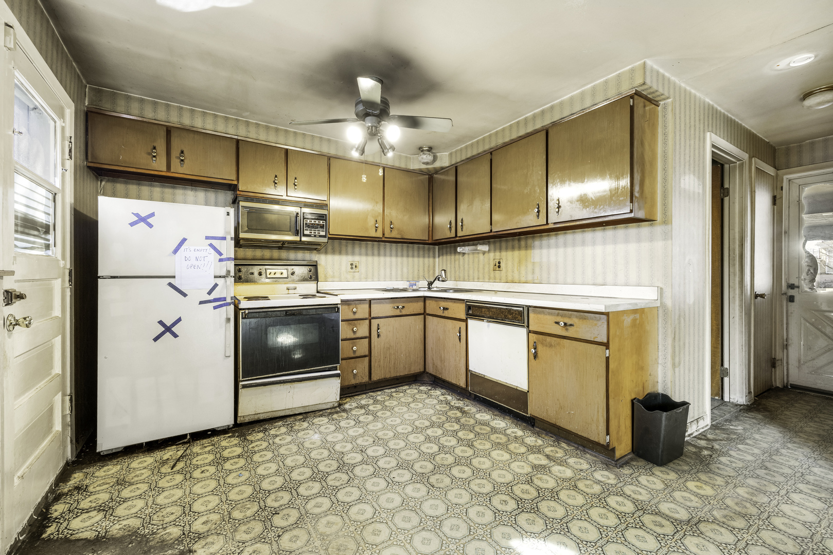 8909 Robin Drive, Des Plaines, IL 60016