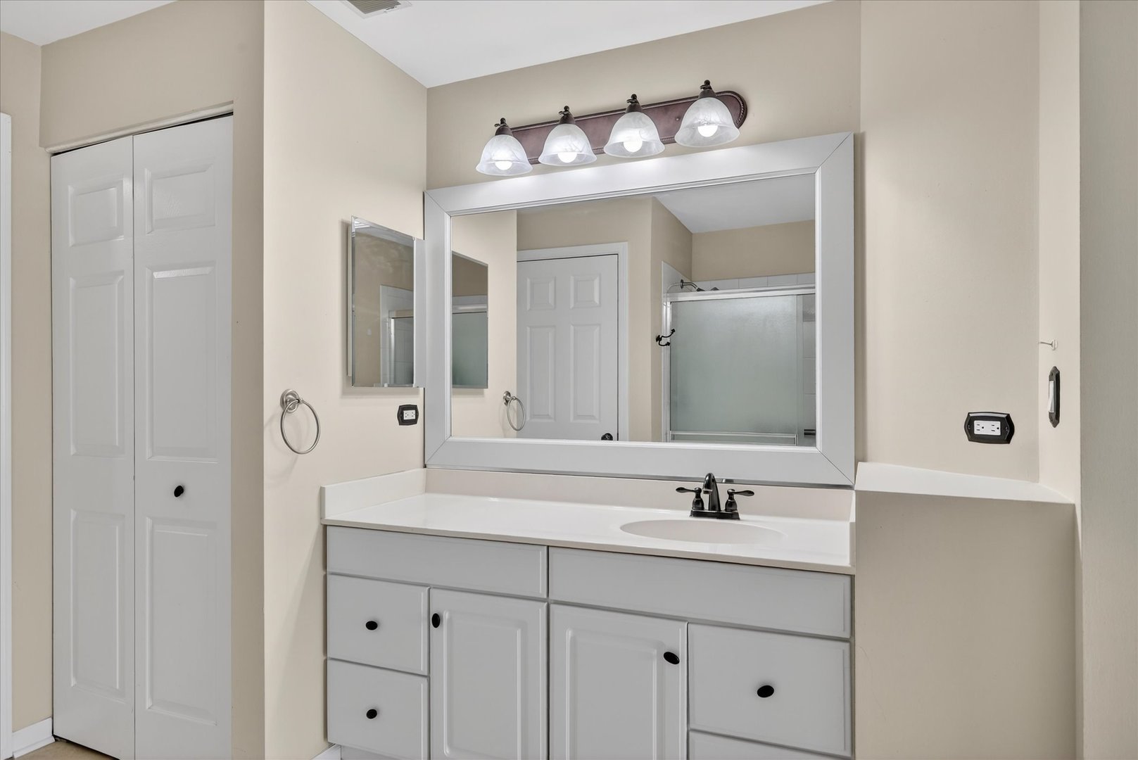 1161 HAWTHORNE Lane, Elk Grove Village, IL 60007