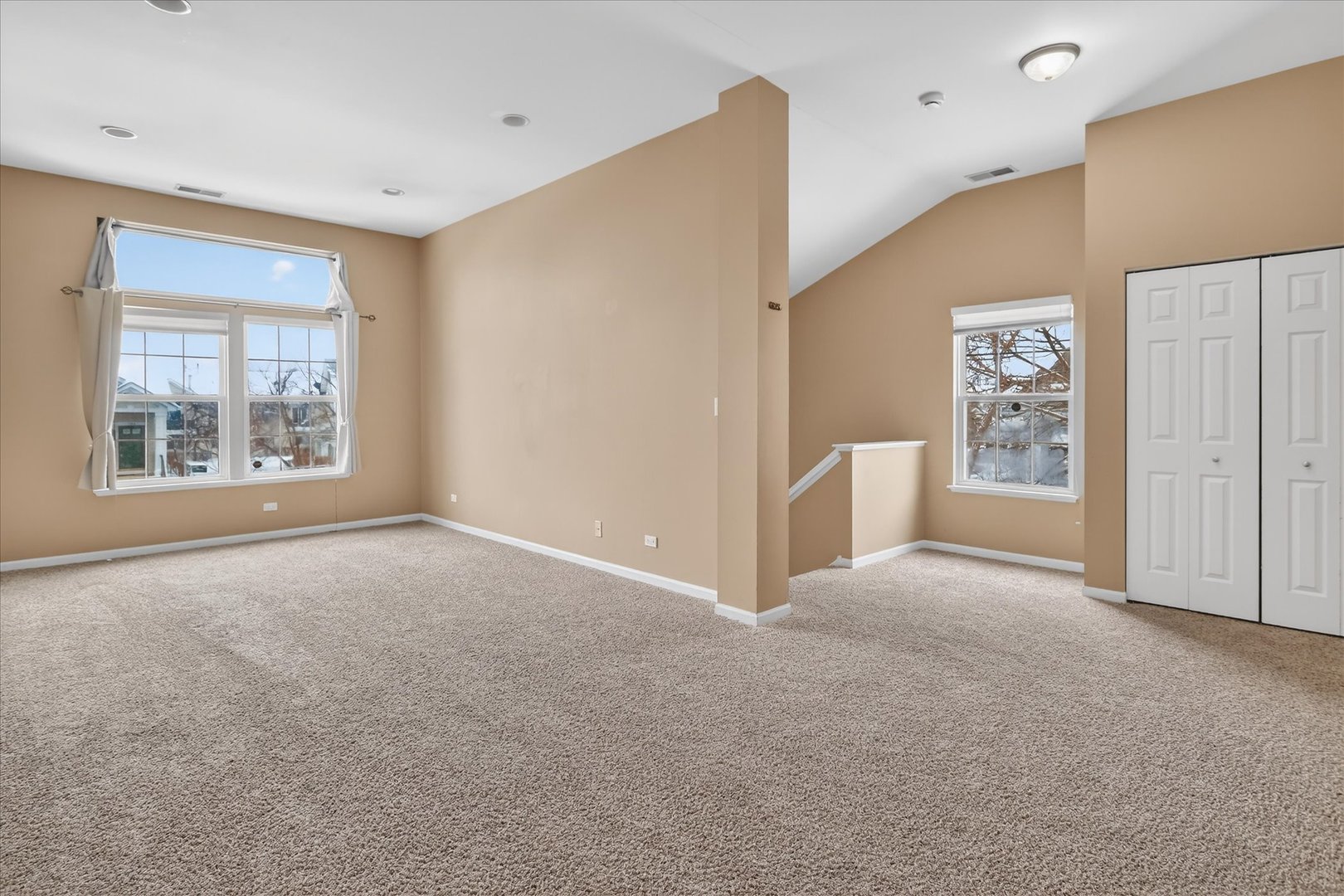 1161 HAWTHORNE Lane, Elk Grove Village, IL 60007