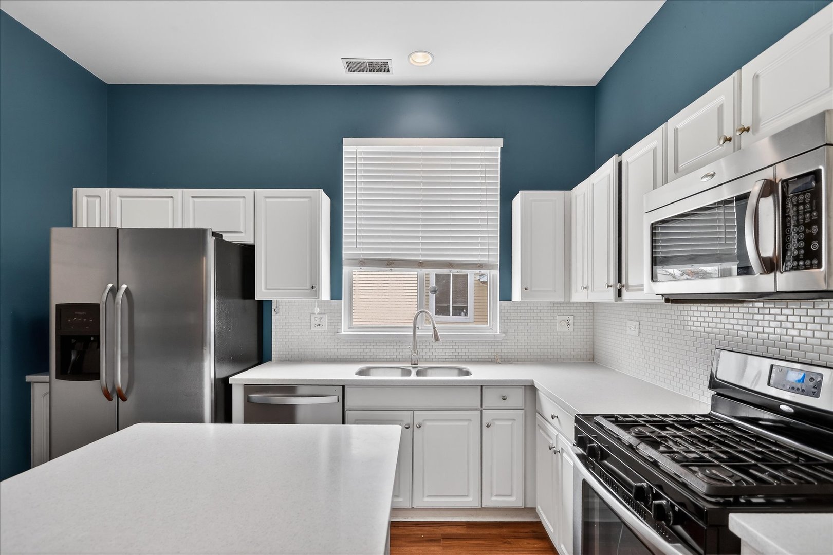 1161 HAWTHORNE Lane, Elk Grove Village, IL 60007