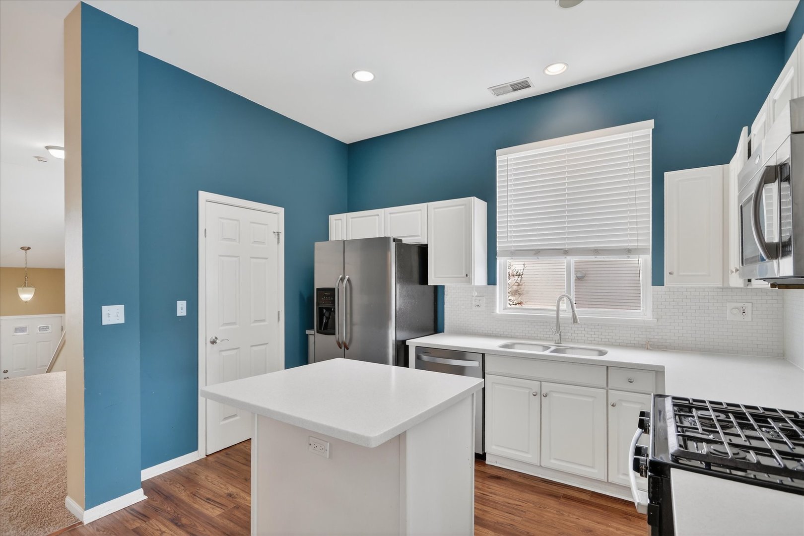 1161 HAWTHORNE Lane, Elk Grove Village, IL 60007