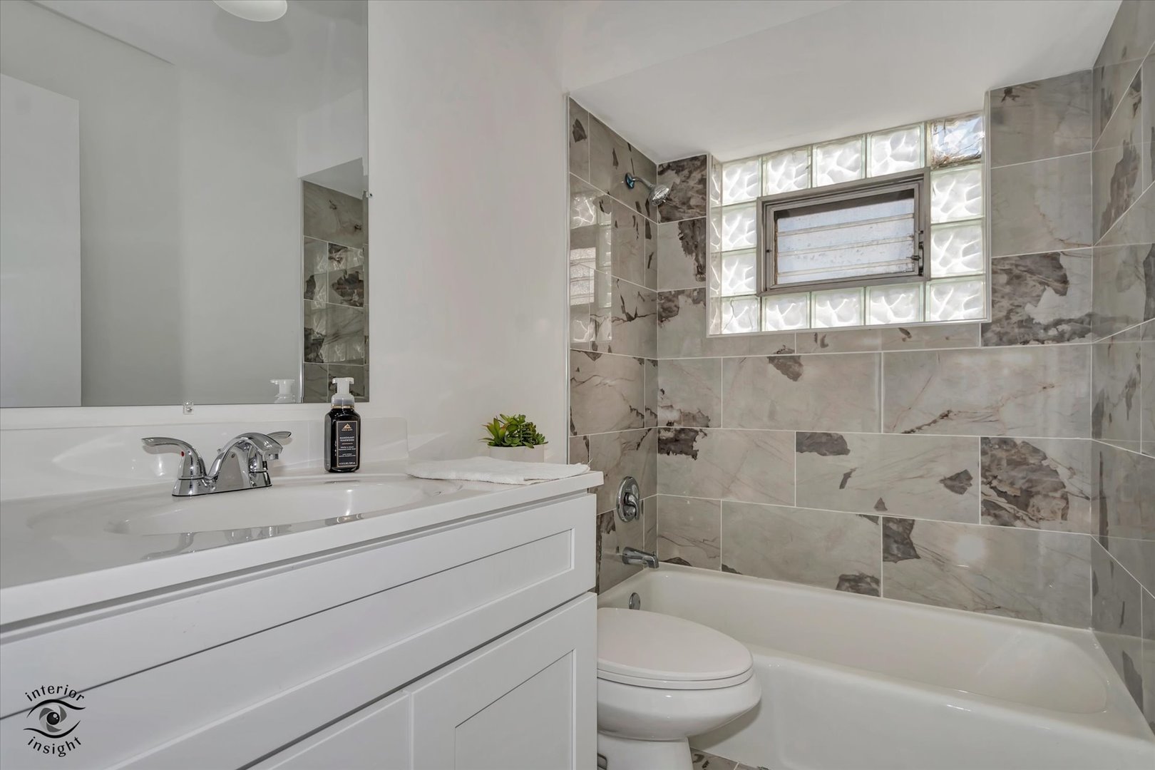 6317 W 64th Place #2S, Chicago, IL 60638