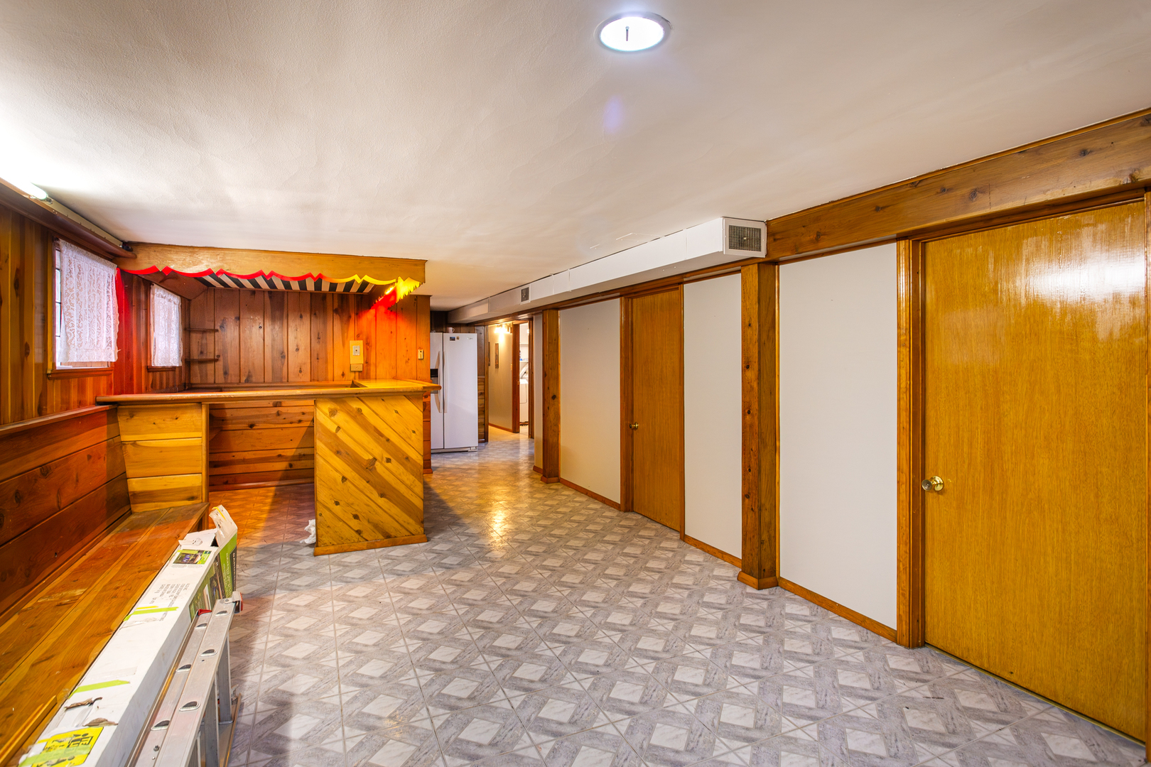 5428 W Sunnyside Avenue, Chicago, IL 60630