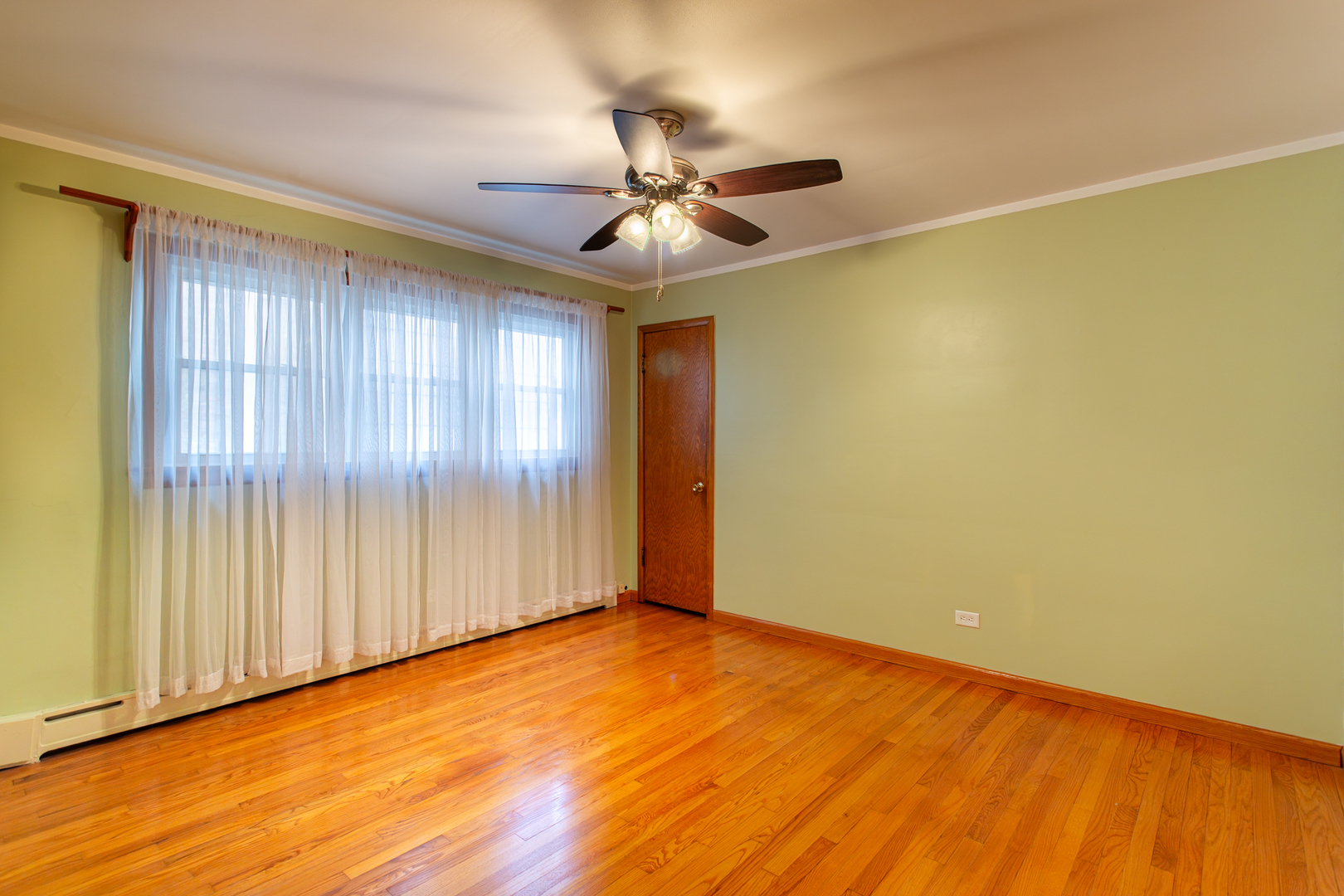 5428 W Sunnyside Avenue, Chicago, IL 60630