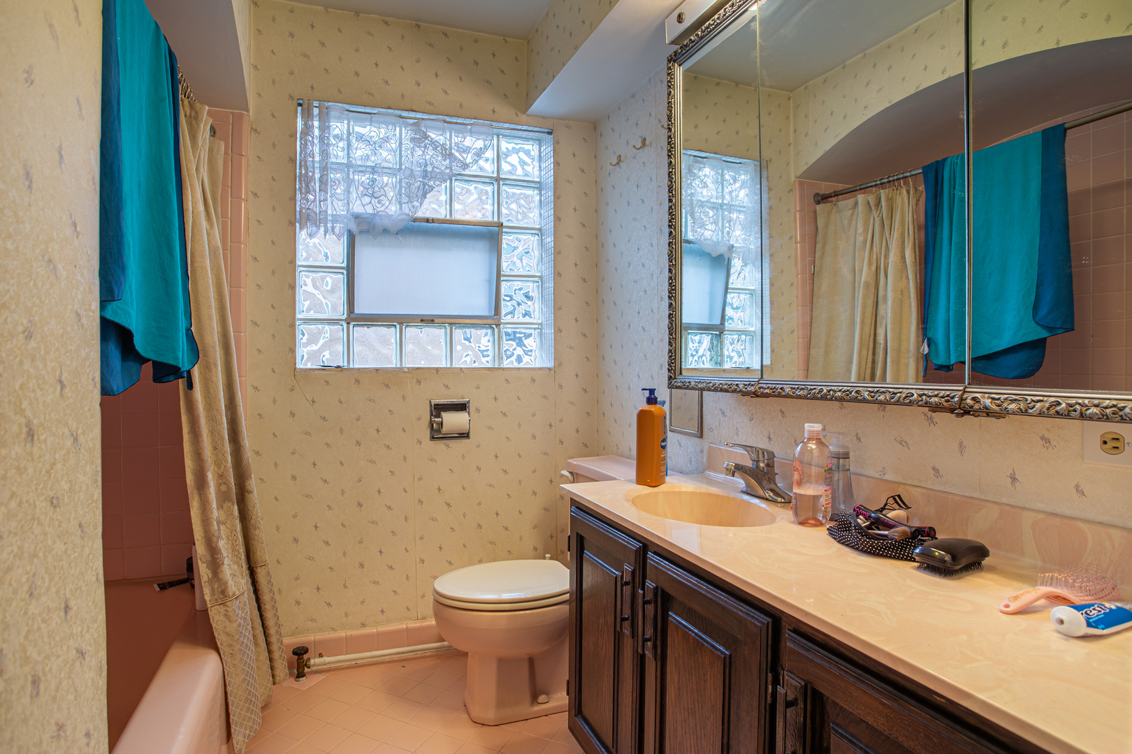 5428 W Sunnyside Avenue, Chicago, IL 60630