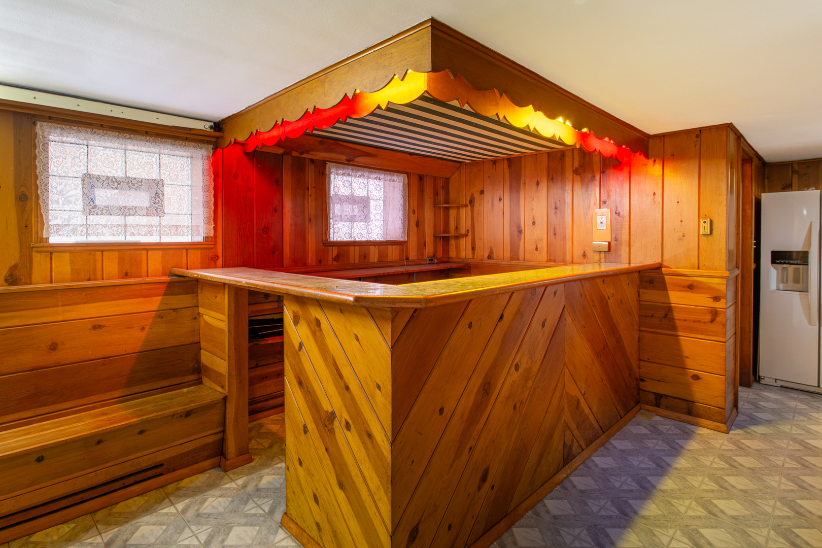 5428 W Sunnyside Avenue, Chicago, IL 60630