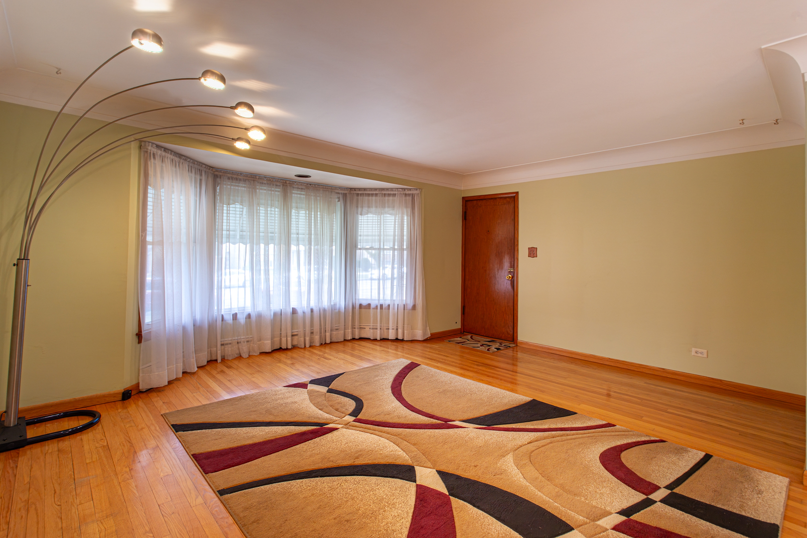 5428 W Sunnyside Avenue, Chicago, IL 60630