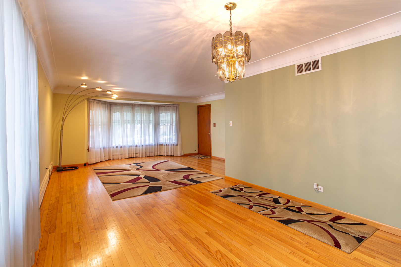 5428 W Sunnyside Avenue, Chicago, IL 60630