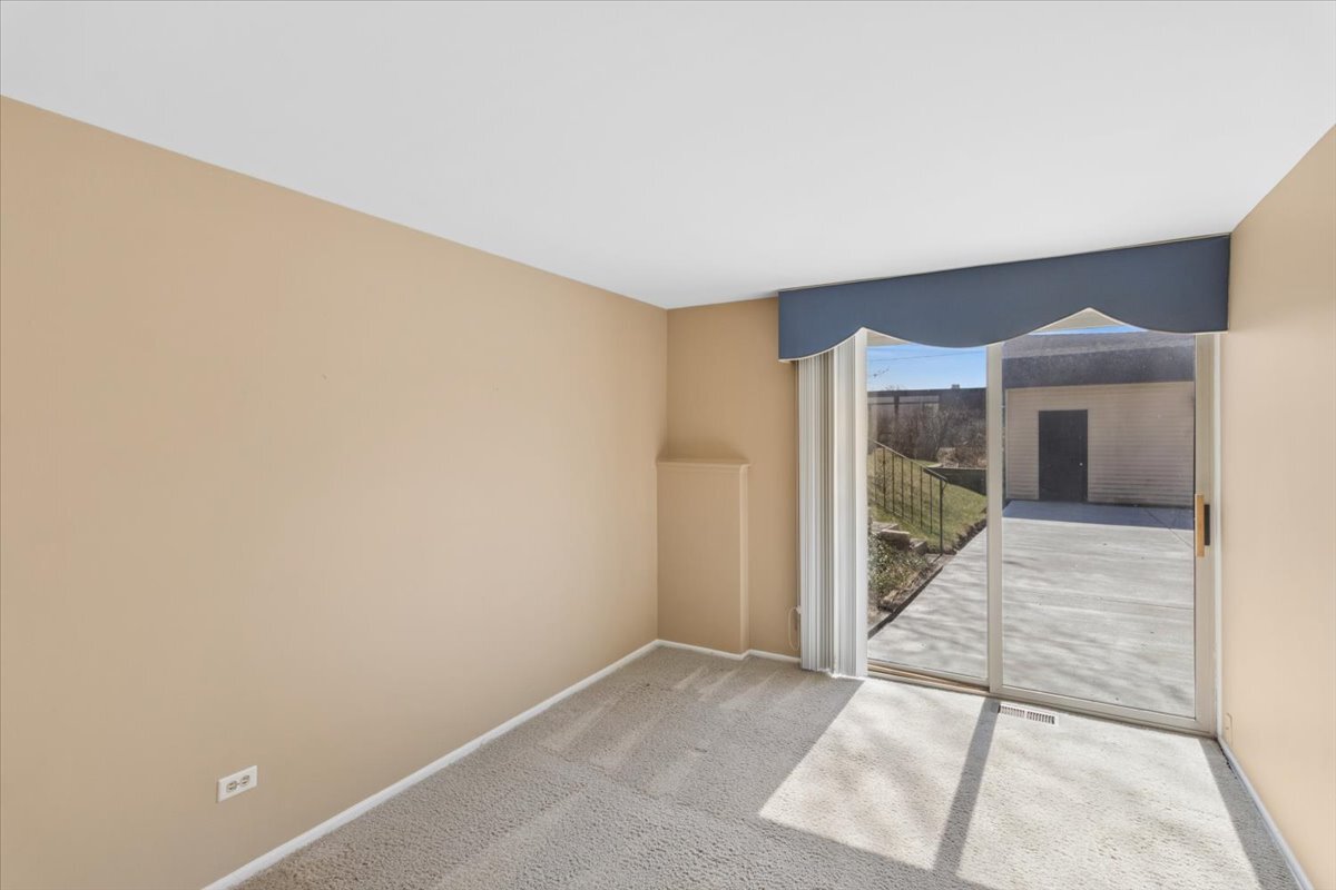 465 W Newport Road, Hoffman Estates, IL 60169