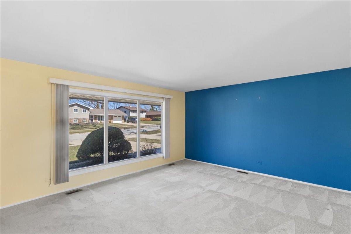 465 W Newport Road, Hoffman Estates, IL 60169