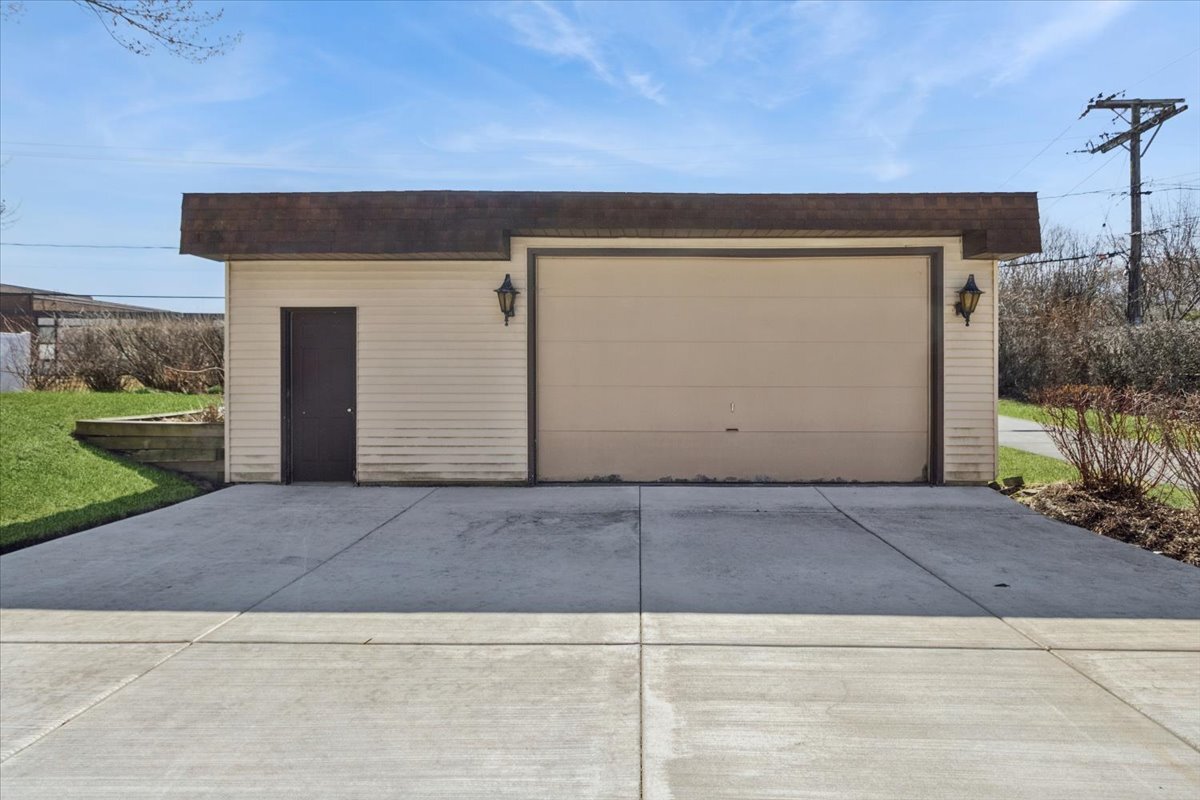 465 W Newport Road, Hoffman Estates, IL 60169