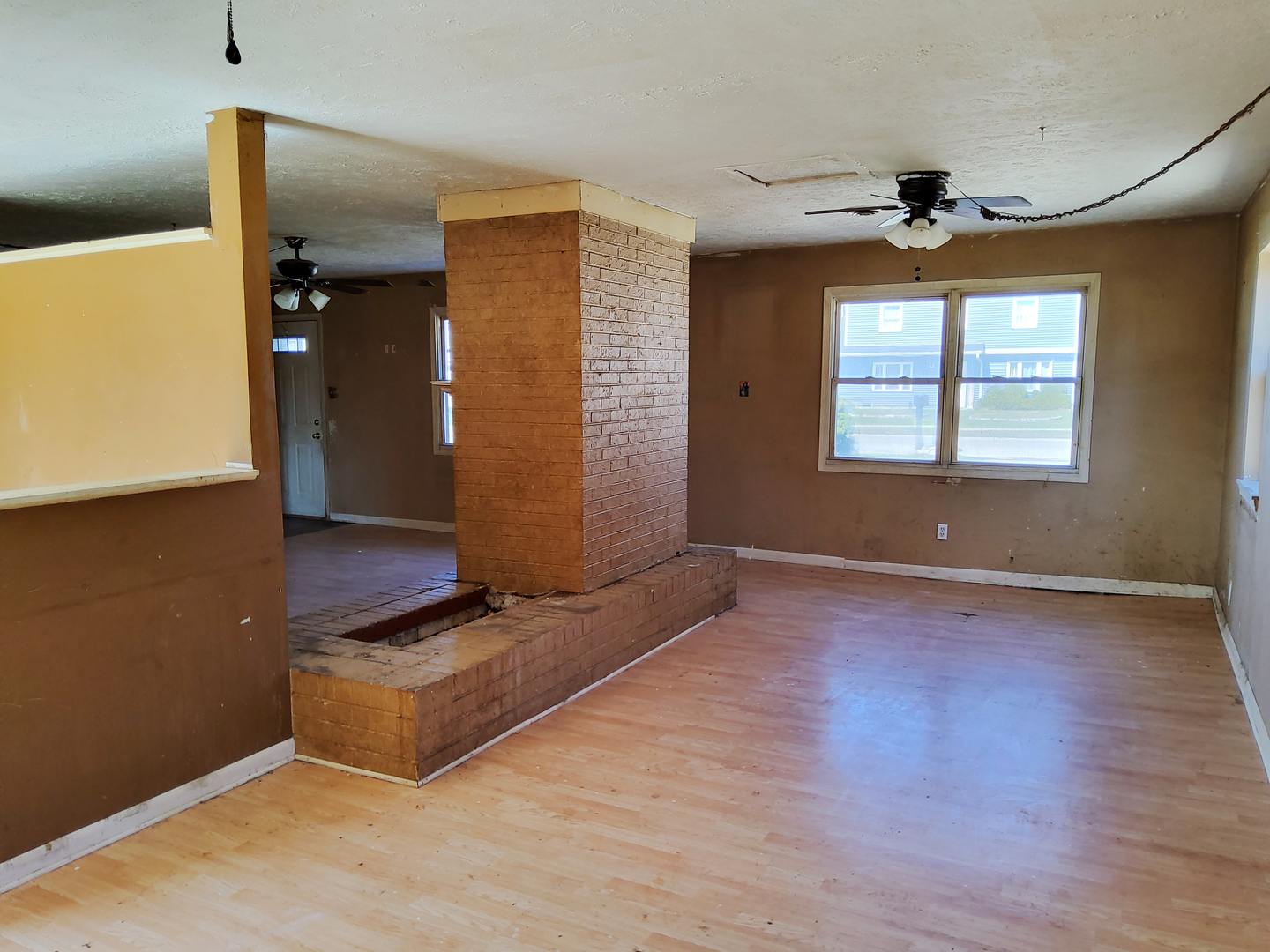 547 Redwood Road, Bolingbrook, IL 60440