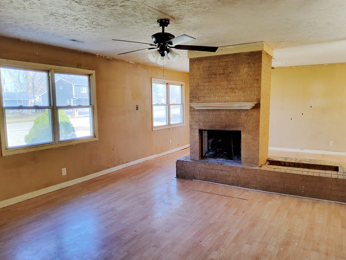 547 Redwood Road, Bolingbrook, IL 60440