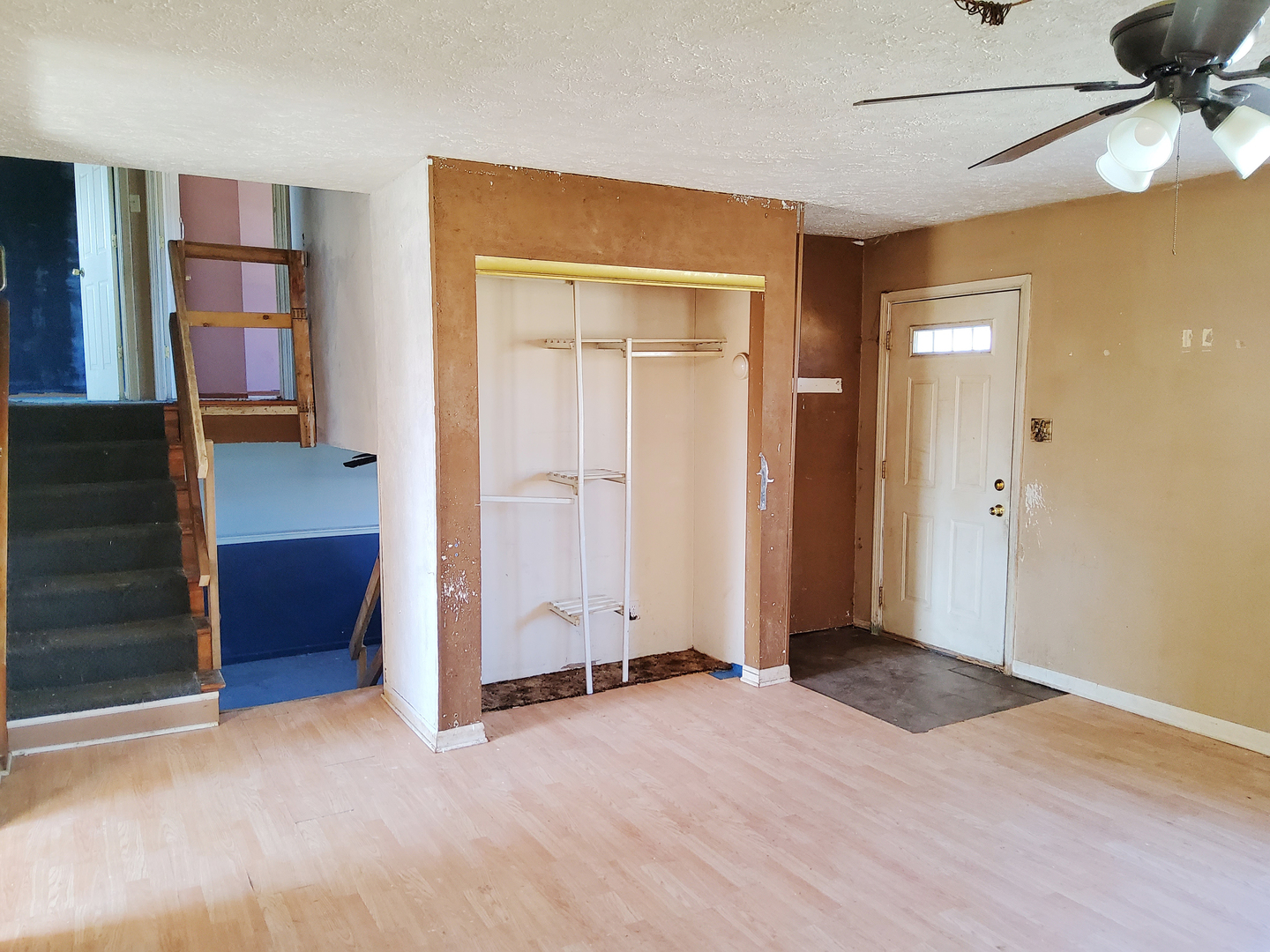 547 Redwood Road, Bolingbrook, IL 60440