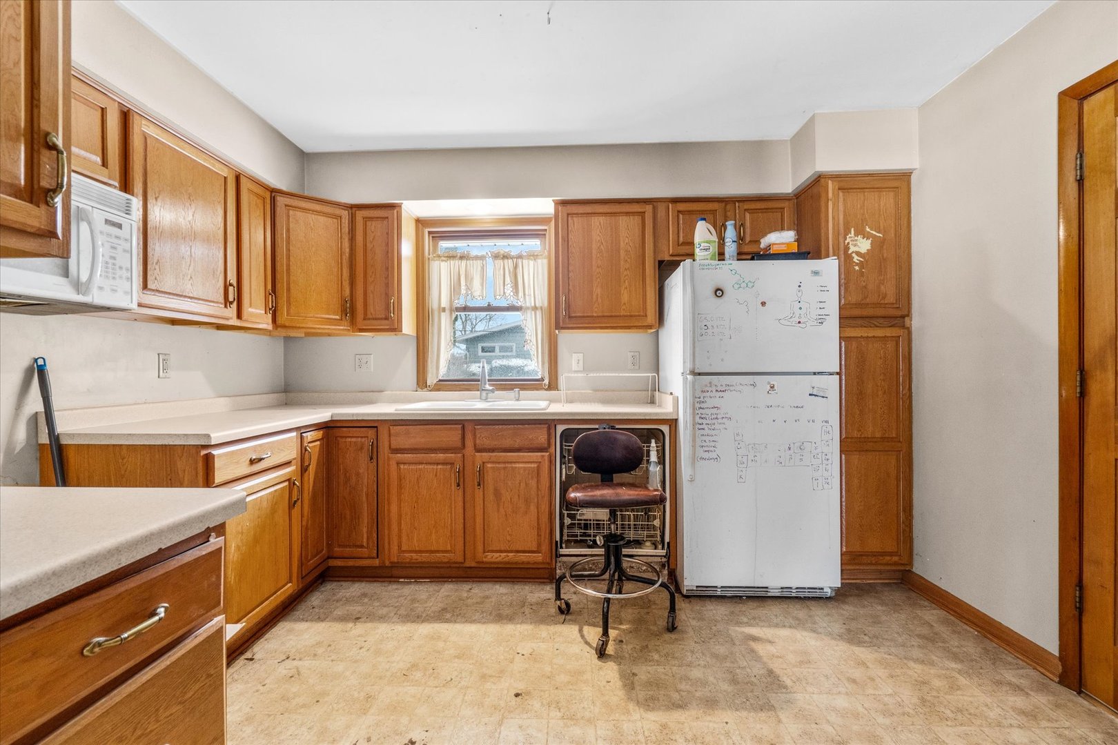 906 Lindenwood Drive, Aurora, IL 60506