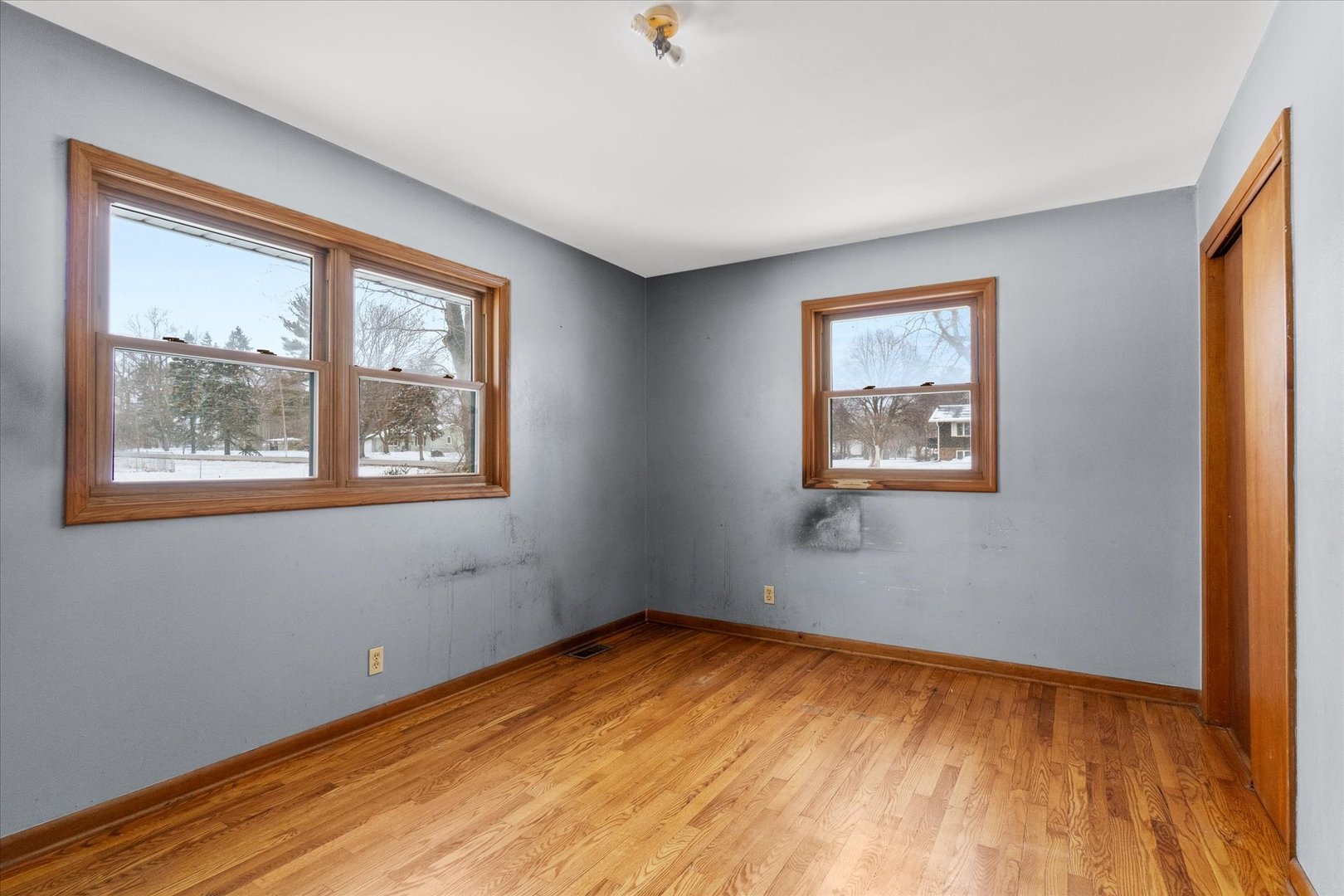 906 Lindenwood Drive, Aurora, IL 60506