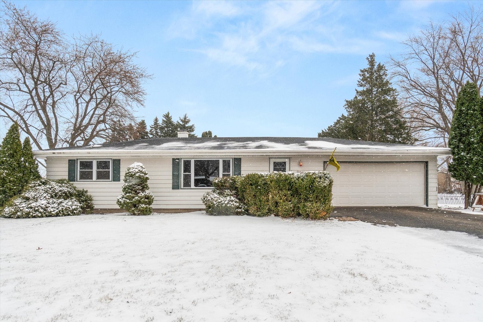 906 Lindenwood Drive, Aurora, IL 60506