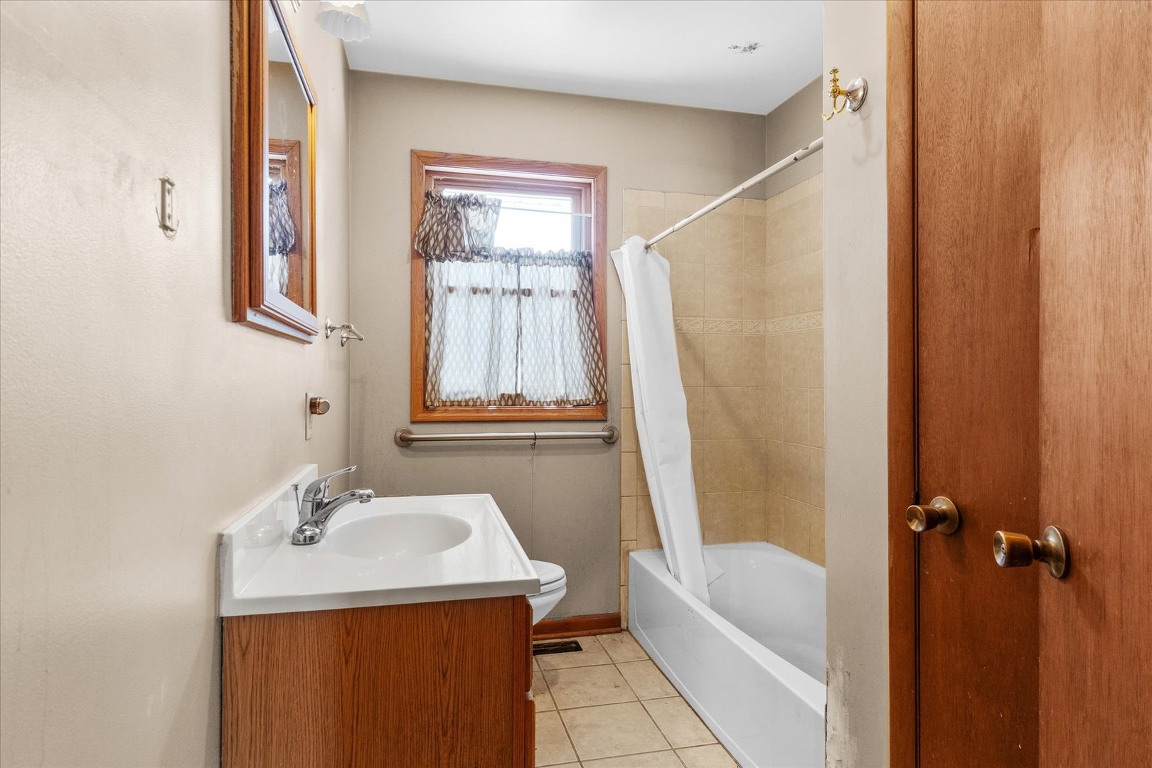 906 Lindenwood Drive, Aurora, IL 60506