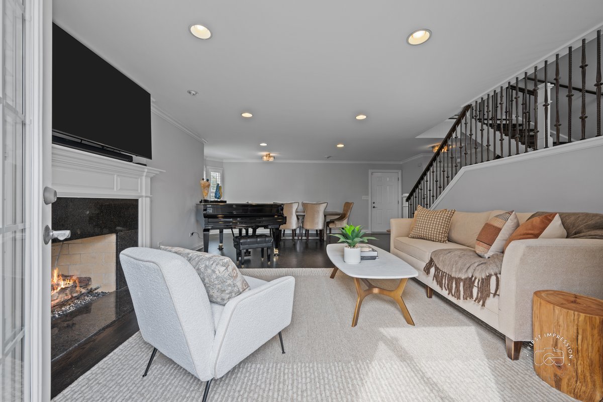 305 N Fremont Street, Naperville, IL 60540