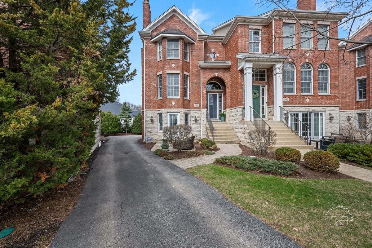 305 N Fremont Street, Naperville, IL 60540