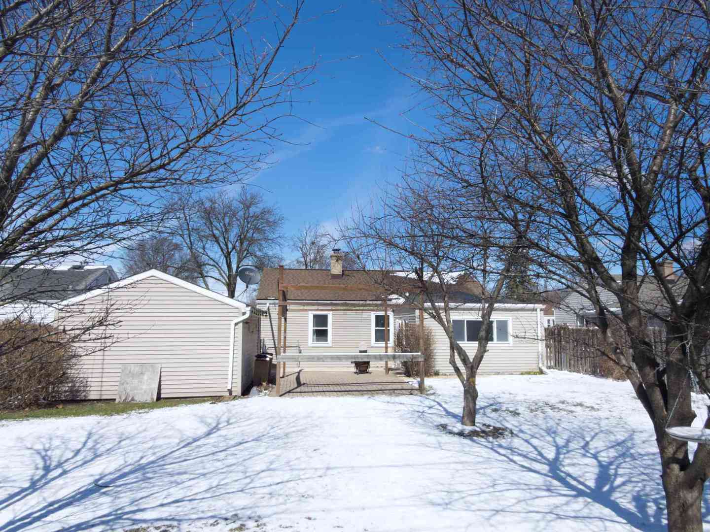 2035 Fargo Avenue, Des Plaines, IL 60018