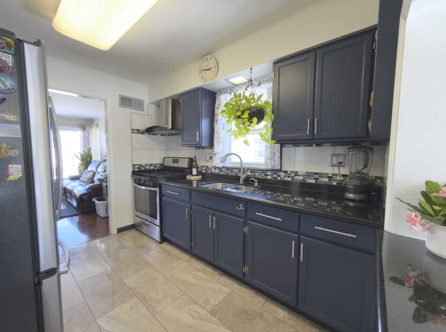 2035 Fargo Avenue, Des Plaines, IL 60018