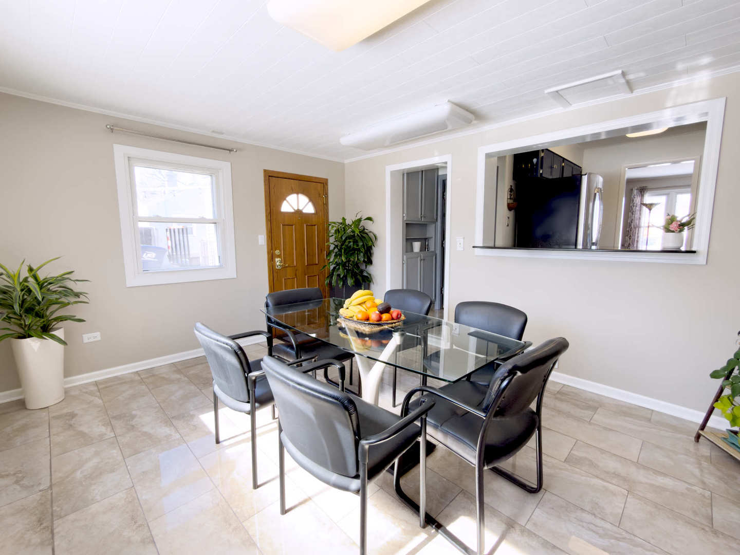 2035 Fargo Avenue, Des Plaines, IL 60018