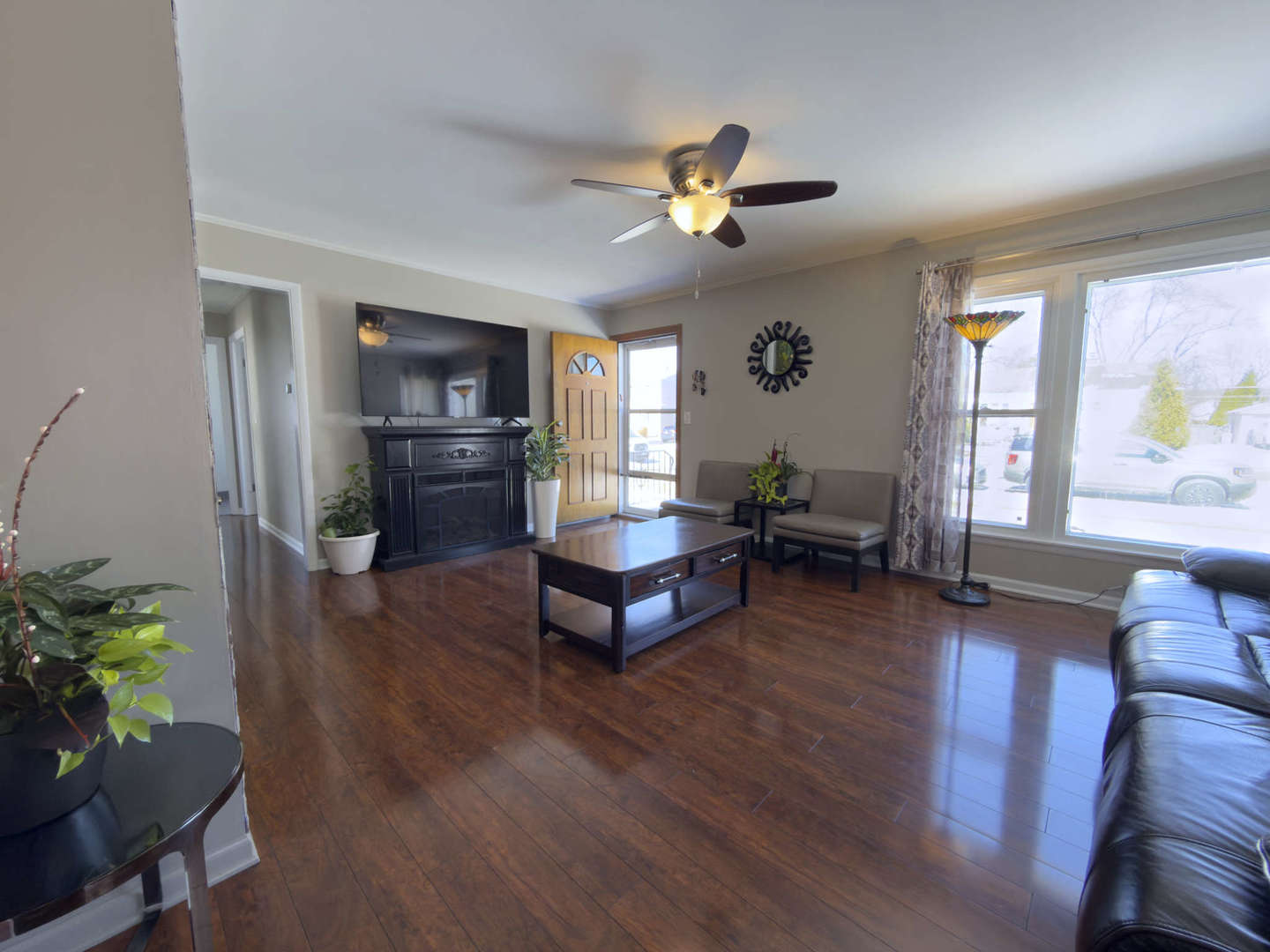 2035 Fargo Avenue, Des Plaines, IL 60018