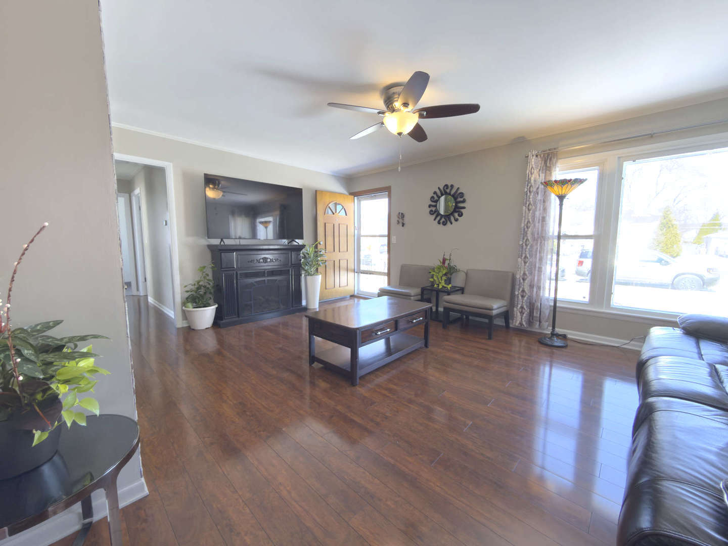 2035 Fargo Avenue, Des Plaines, IL 60018