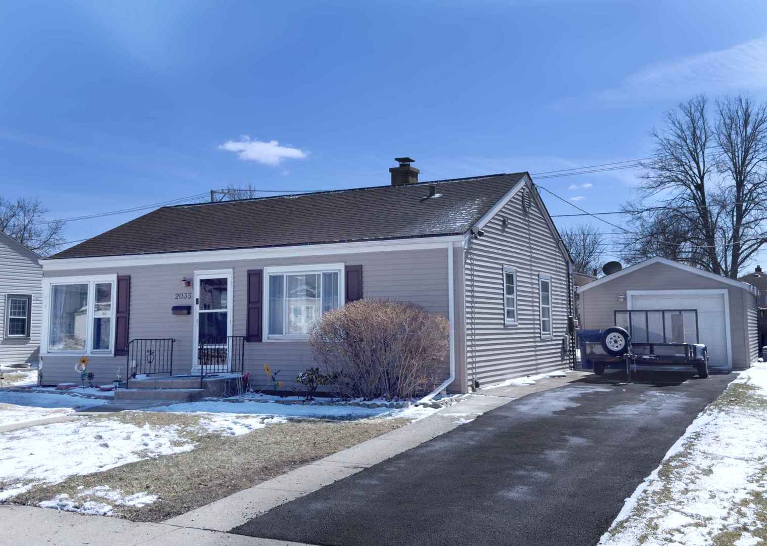 2035 Fargo Avenue, Des Plaines, IL 60018