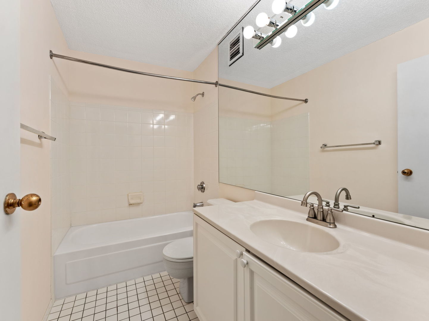 111 W Maple Street #1401, Chicago, IL 60610