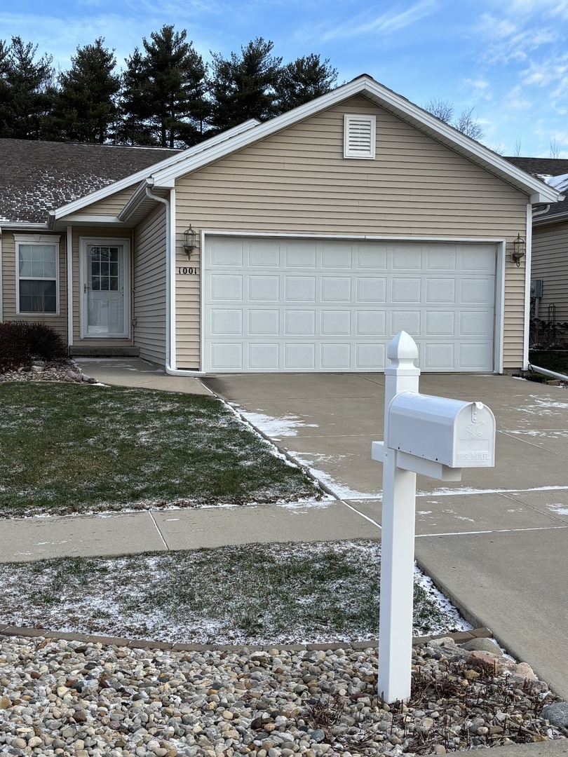 1001 Wartburg Drive, Bloomington, IL 61704