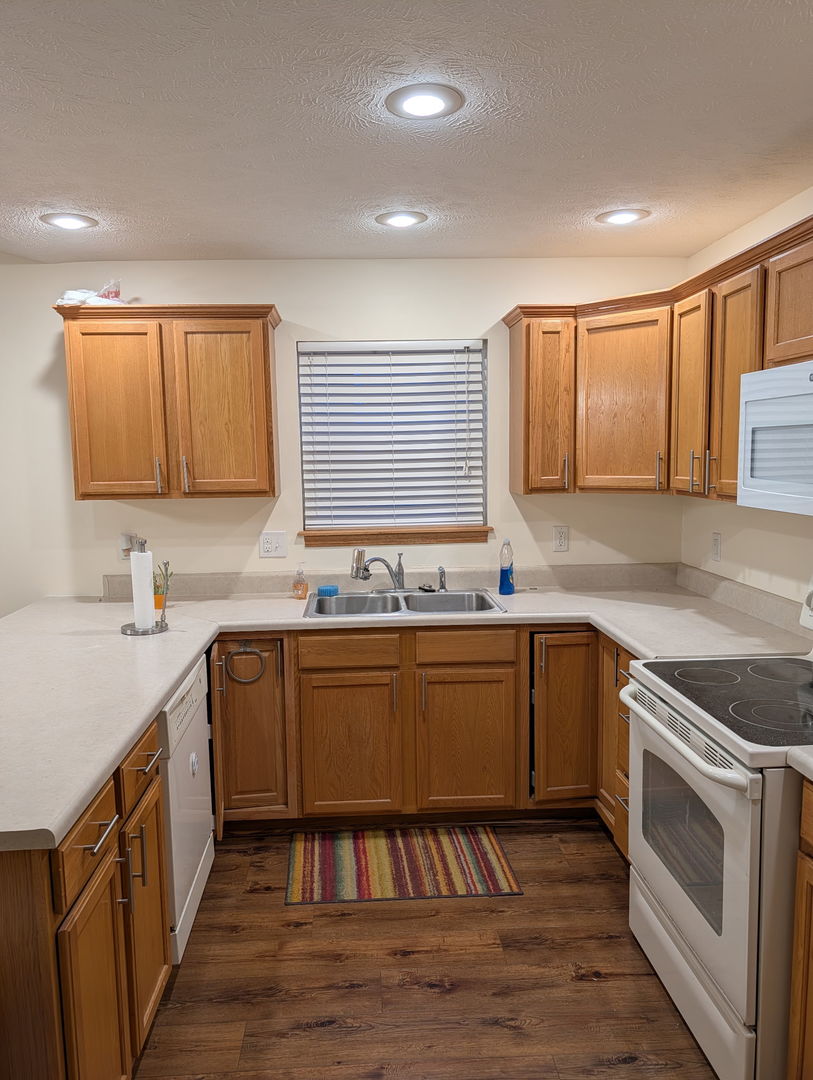 1001 Wartburg Drive, Bloomington, IL 61704