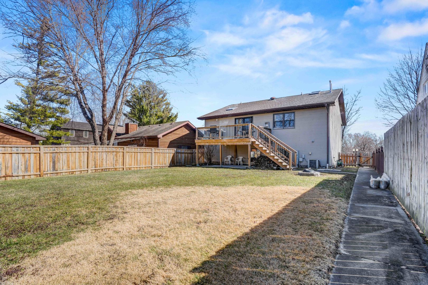 310 Mastodon Drive, Ingleside, IL 60041