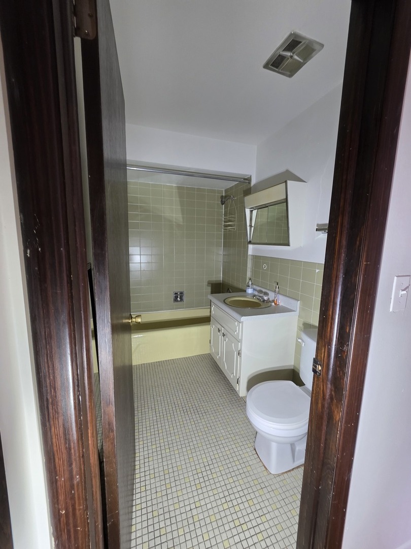 336 Lathrop Avenue #304, Forest Park, IL 60130