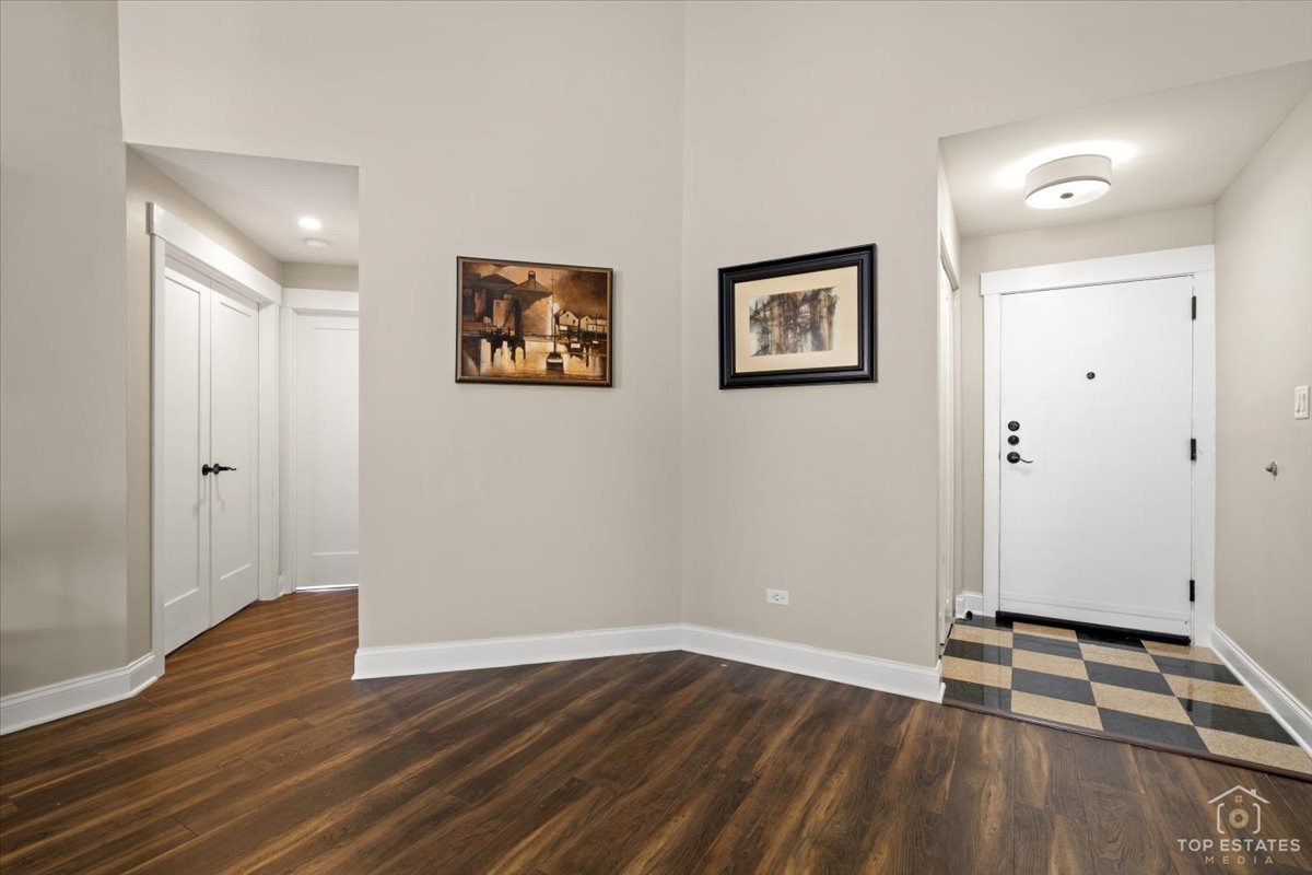 132 White Oak Court #5, Schaumburg, IL 60195