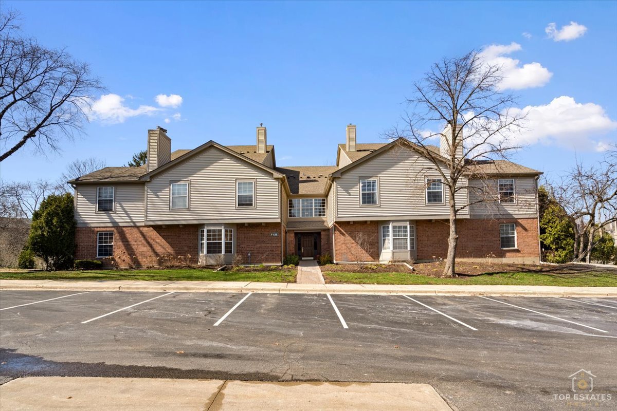 132 White Oak Court #5, Schaumburg, IL 60195