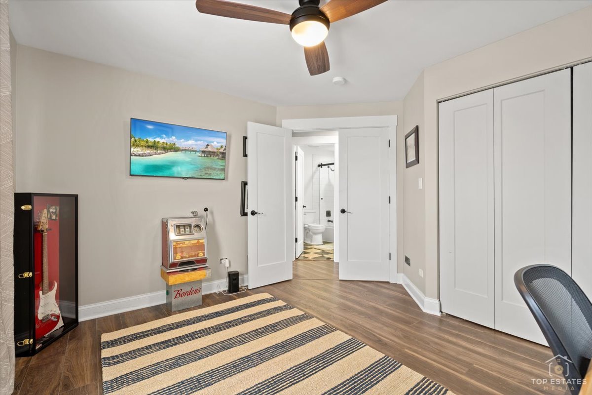 132 White Oak Court #5, Schaumburg, IL 60195