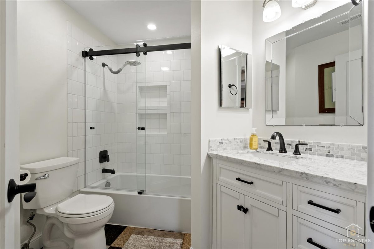 132 White Oak Court #5, Schaumburg, IL 60195