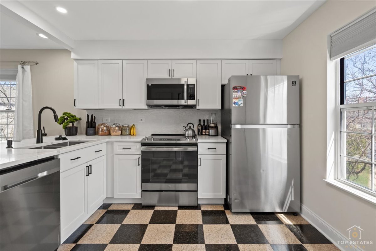 132 White Oak Court #5, Schaumburg, IL 60195