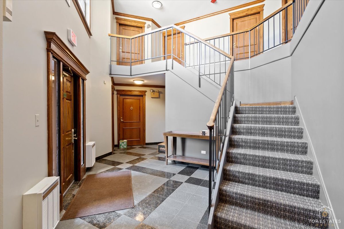 132 White Oak Court #5, Schaumburg, IL 60195