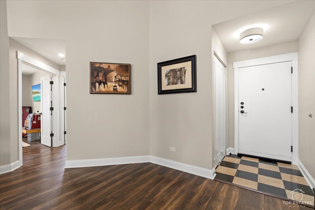 132 White Oak Court #5, Schaumburg, IL 60195