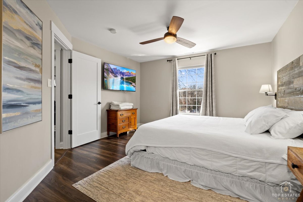 132 White Oak Court #5, Schaumburg, IL 60195