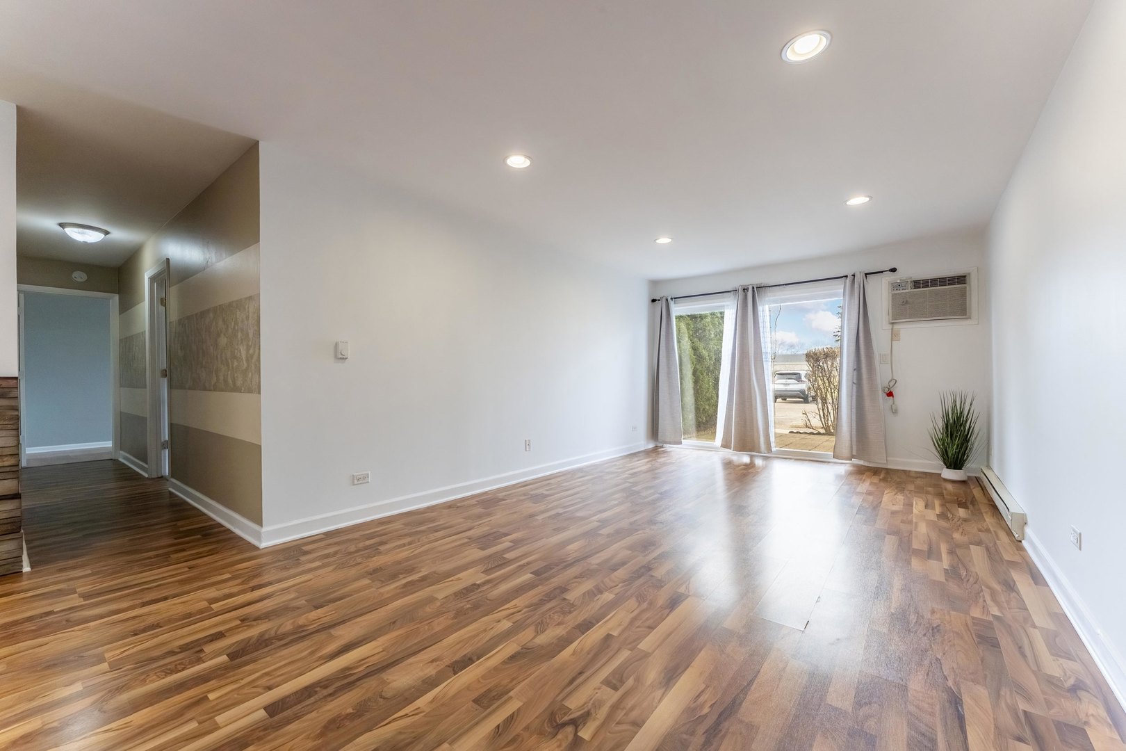 802 E OLD WILLOW Road #114, Prospect Heights, IL 60070