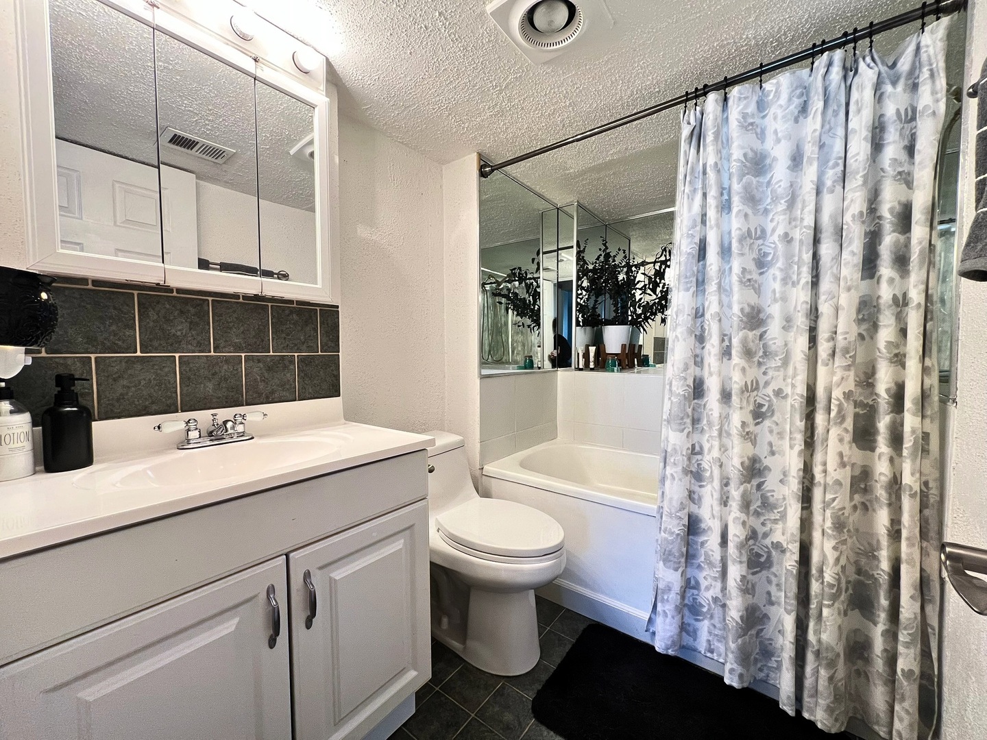 17W484 Earl Court, Darien, IL 60561