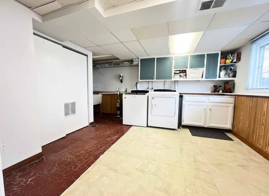 17W484 Earl Court, Darien, IL 60561